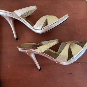 STUART WEITZMAN GOLD WITH DIAMONDS STILETTO